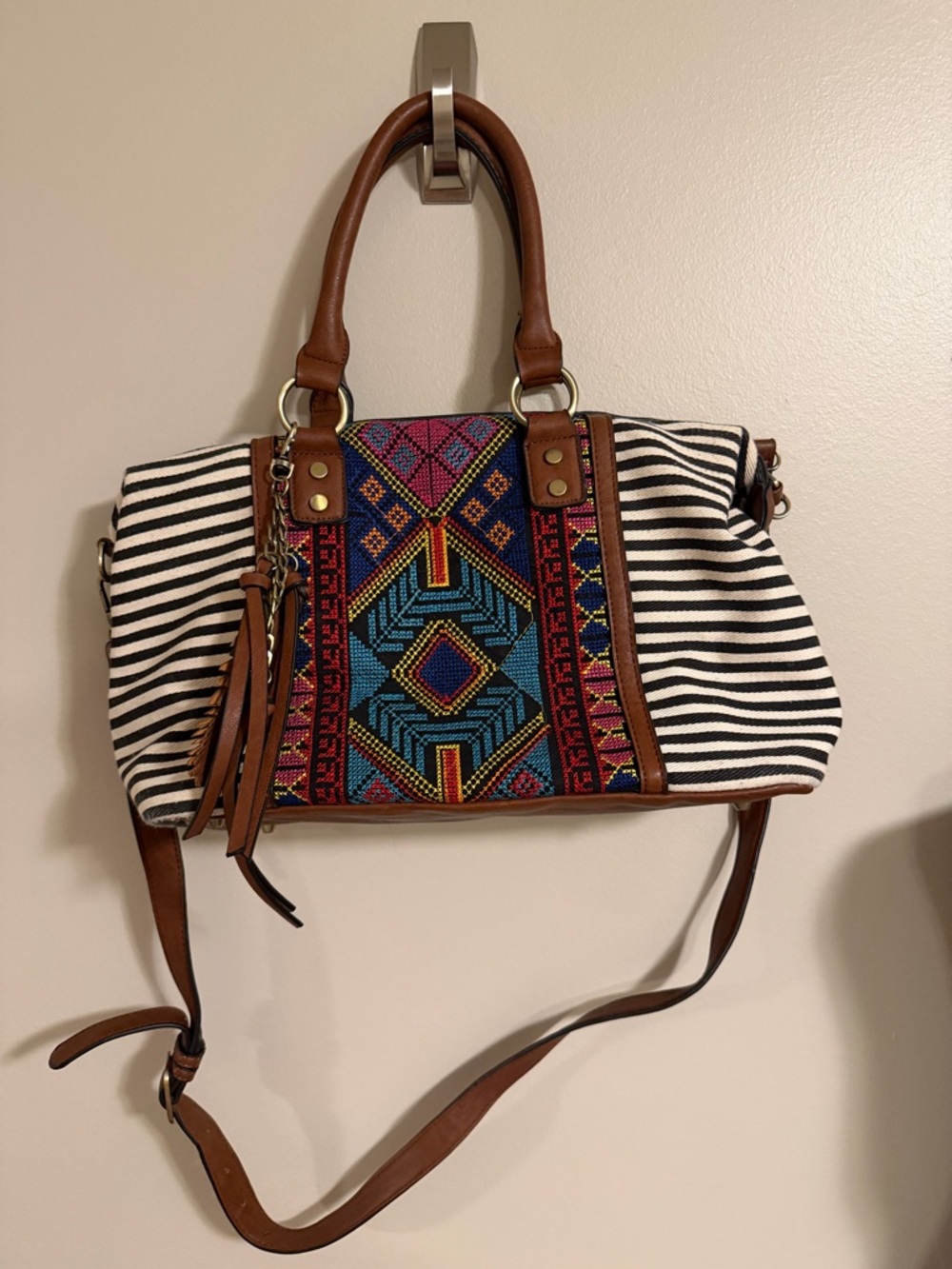 Striped convertible shoulder bag with geometric pattern